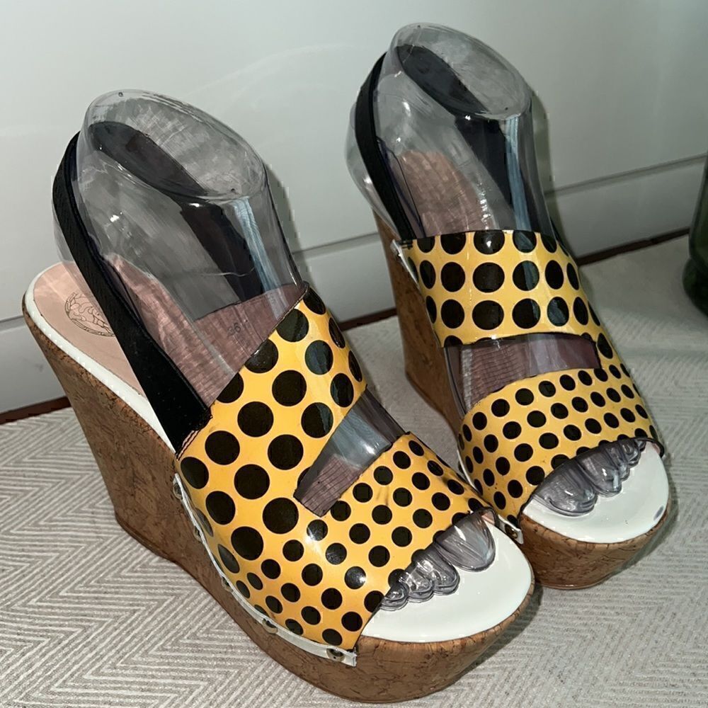 •VERSACE vintage wedges•